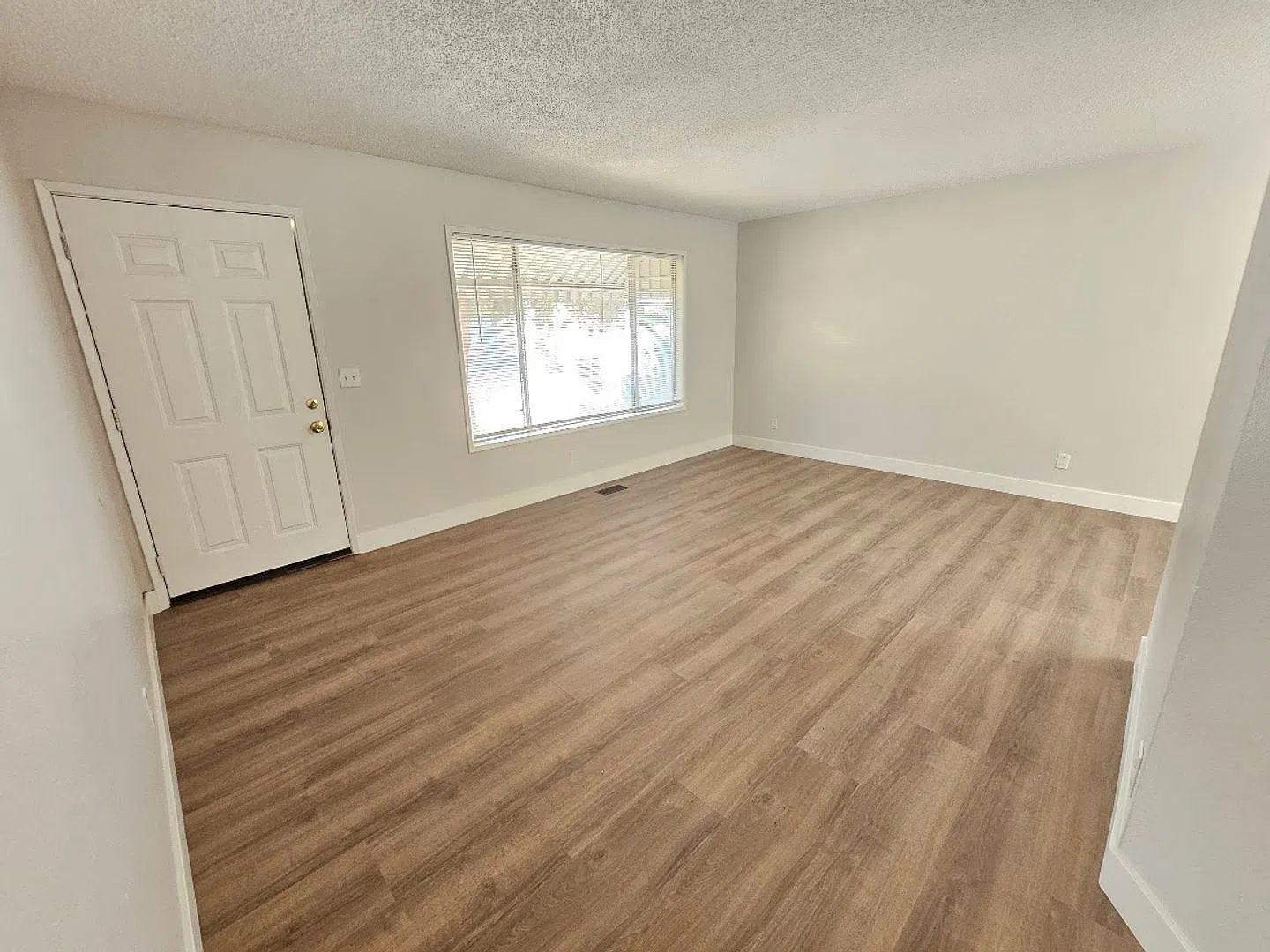 1412 - 1440 SE Oak Street — Photo 2