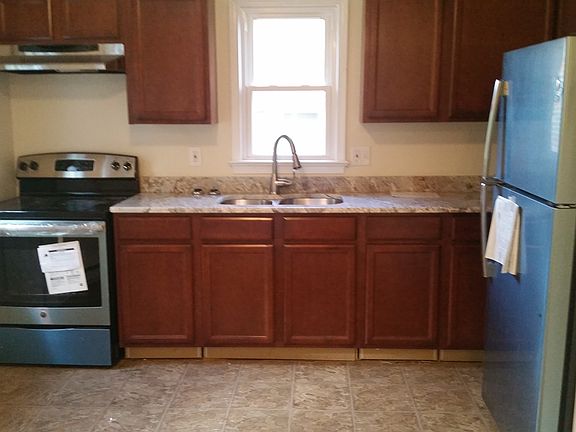 3rd image of 131 Steele Ave