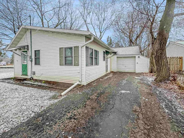 5086 Adams St, Butte Des Morts, WI 54927