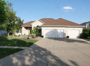 4806 Meadow Creek Dr S, Fargo, ND 58104