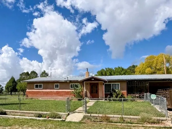 4 Mountain View Road, Questa, NM 87556