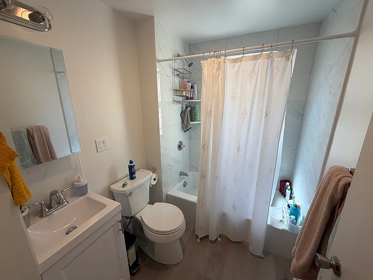 100 W Adams St #A1 — Photo 10