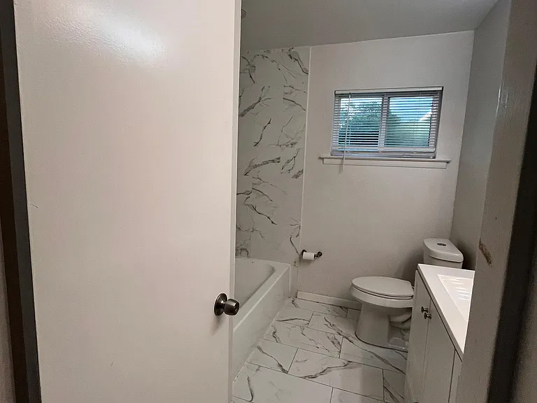 1209 Grinnell St — Photo 11