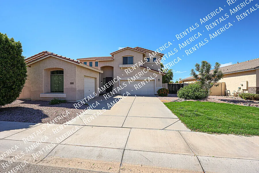 Beautiful 5 bedroom home — Photo 3