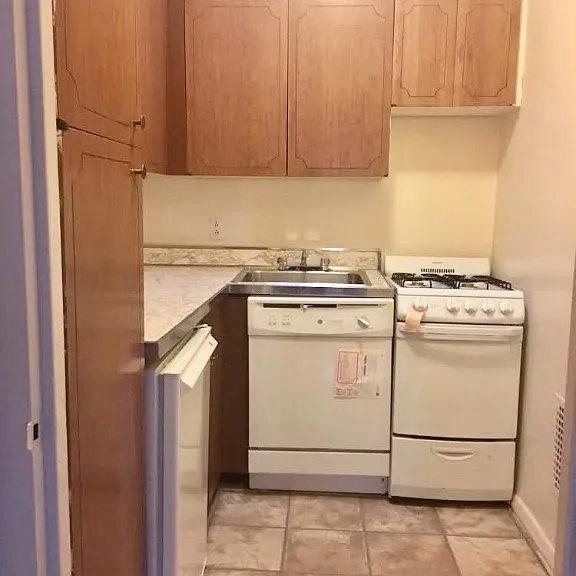 1555 2nd Ave #4R — Photo 5