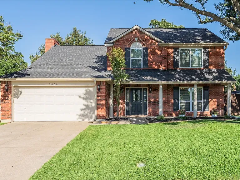 2600 Crepe Myrtle Dr — Photo 1
