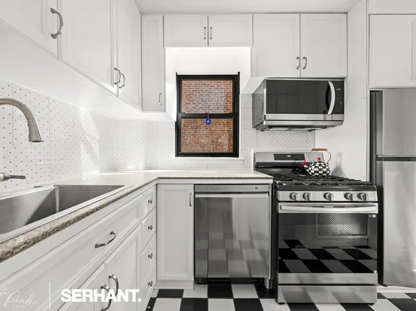 301 East 63rd Street image 8 of 38