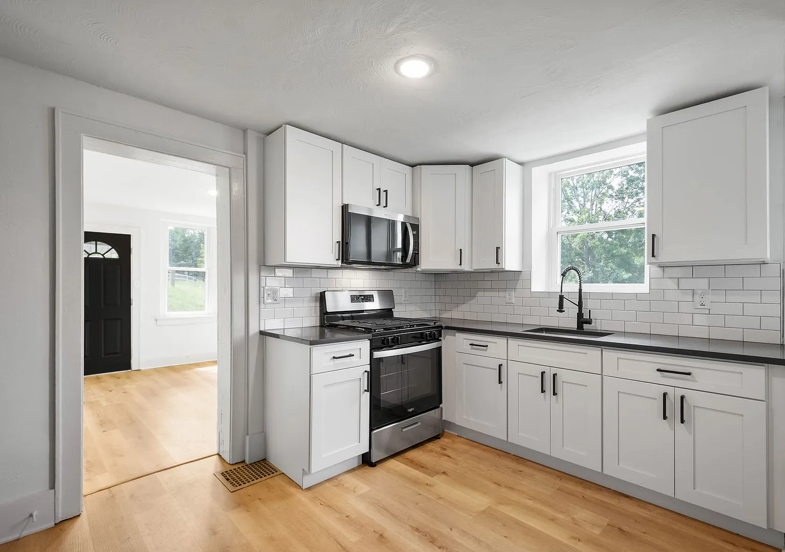 Available Oct 1st! Beautifully Renovated 1-Bedroom Apartment In The Heart Of Dormont! — Photo 1