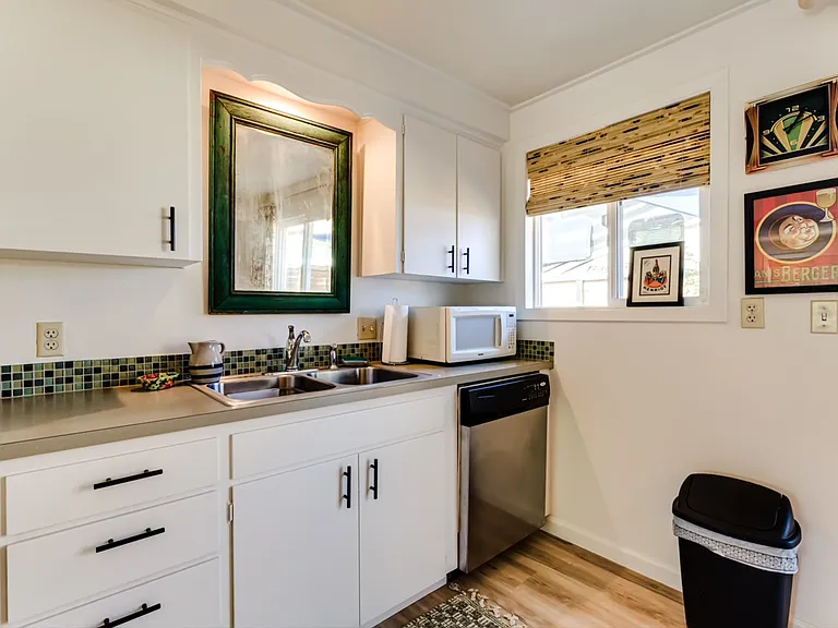 2801 Ferndale Dr — Photo 10