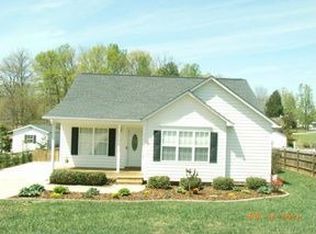 297 Lakeshore Dr, Thomasville, NC 27360