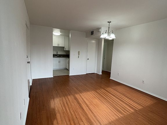 4th image of 329 W Lomita Ave #206