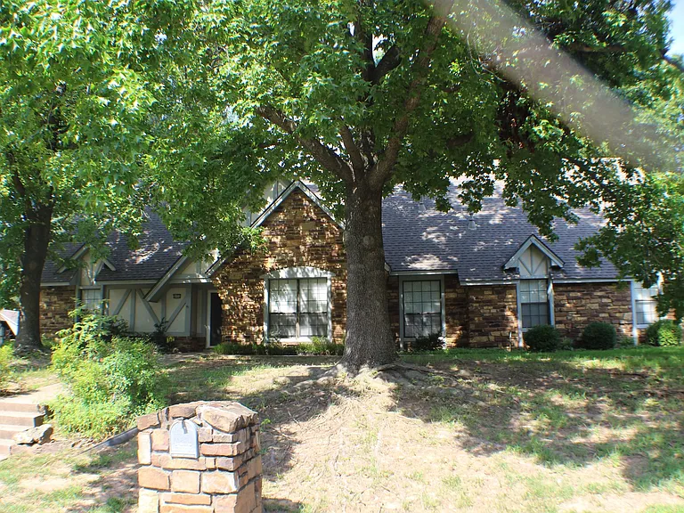 8406 S Gary Ave — Photo 1