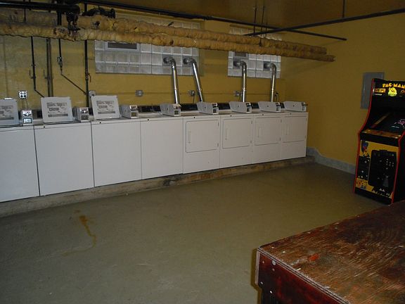4th image of 846 W Montrose Ave APT 408