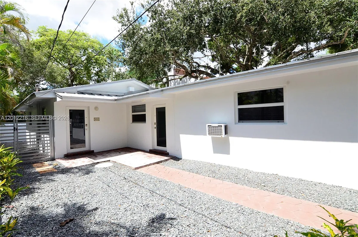 Building Photo - 3050 Virginia St #FRONT