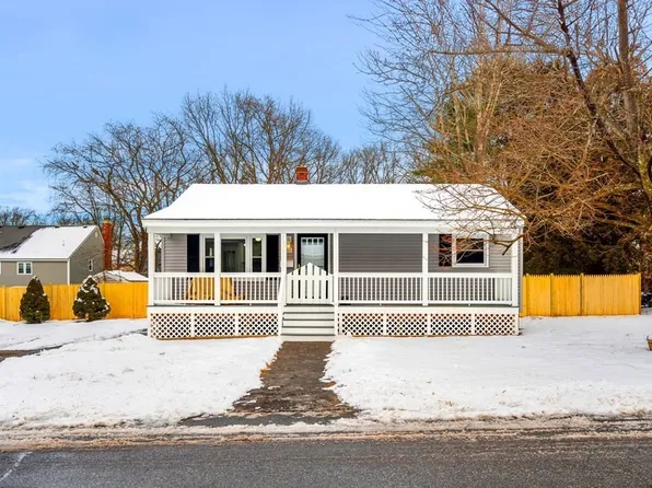 94 Bigelow St, Lowell, MA 01852