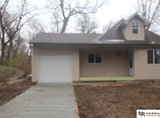 3311 Reynolds St, Omaha, NE 68112