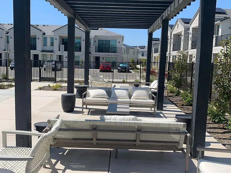 490 W Mahogany Ln — Photo 45