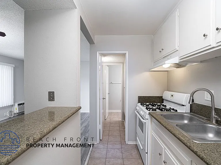 217 S. Knott Av — Photo 1