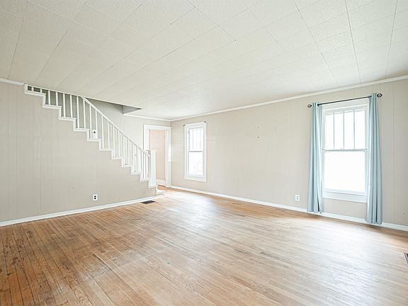 2nd image of 601 E Clark St