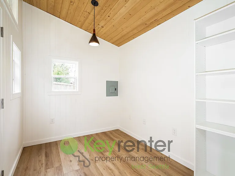 6707 34th Ave SW — Photo 8
