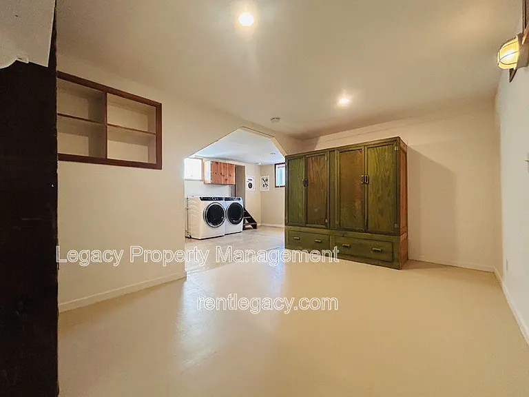 653 Alhambra St — Photo 23