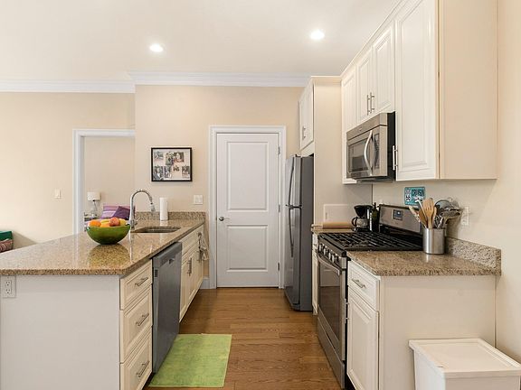 5th image of 20 Englewood Ave APT 103