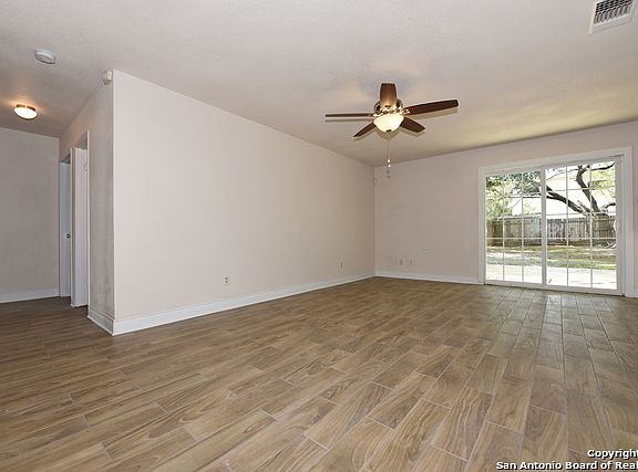4th image of 2619 Cattle Bend Ln