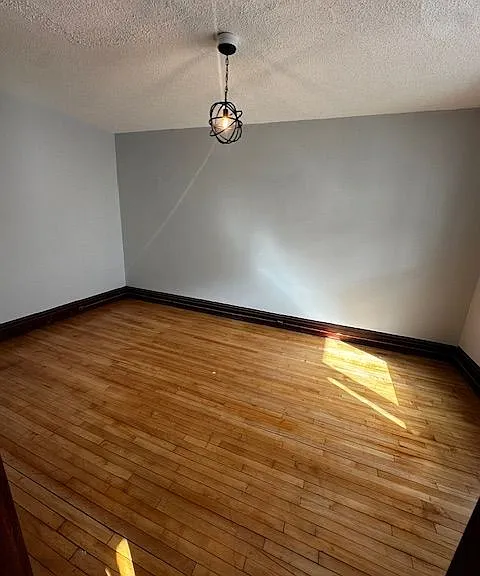 West Franklin Avenue Apartments — Photo 6