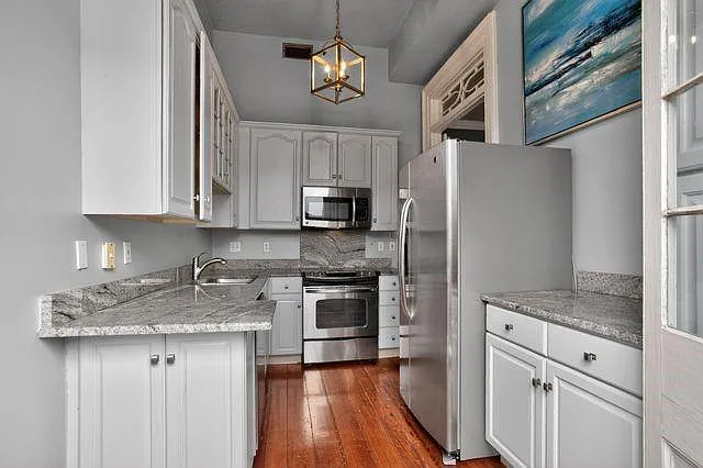 609 Royal St #D — Photo 6
