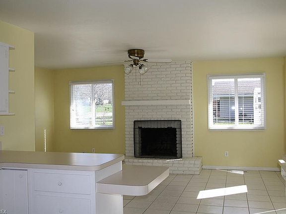 4th image of 85 Parkview Dr