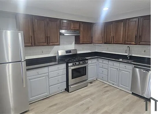 1755 Abbotston St — Photo 21