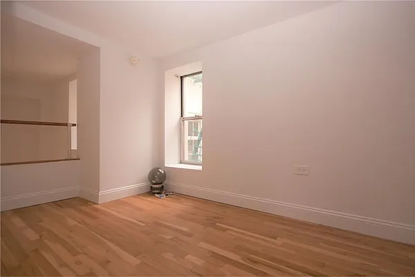 Rented by R New York | media 23