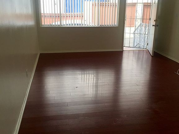 4th image of 530 Venice Way APT 04