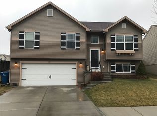 1821 N 207th St, Elkhorn, NE 68022