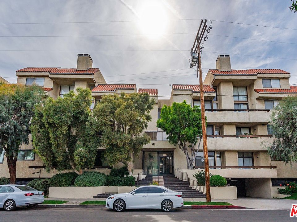 1st image of 5237 Newcastle Ave APT 306