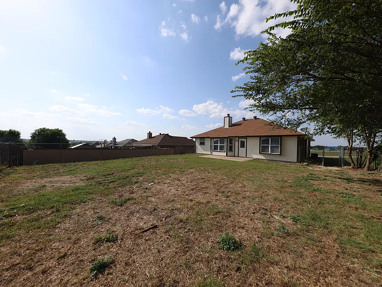2502 Eastwood Dr — Photo 6