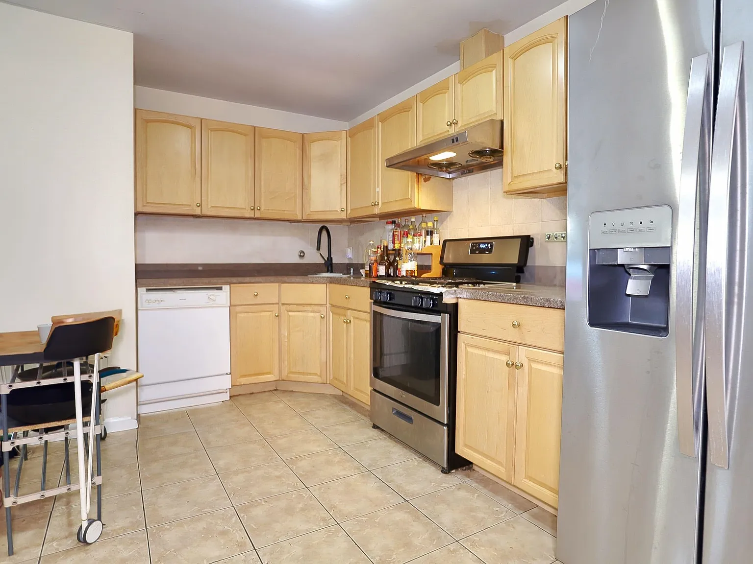 4 bed, 2.0 bath, $3,250 — Photo 2
