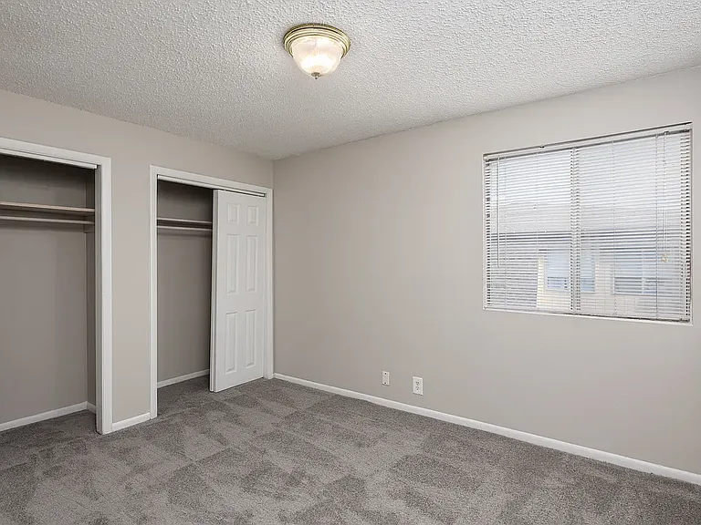 Hartford House Apartments — Photo 12