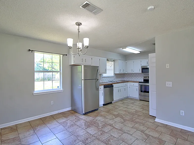 218 Sheila Dr — Photo 6
