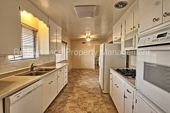 3rd image of 6721 N Alturas Ave
