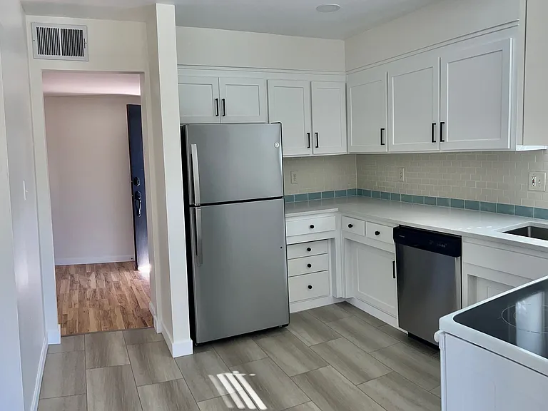 1075 Raymond Ave #A — Photo 3