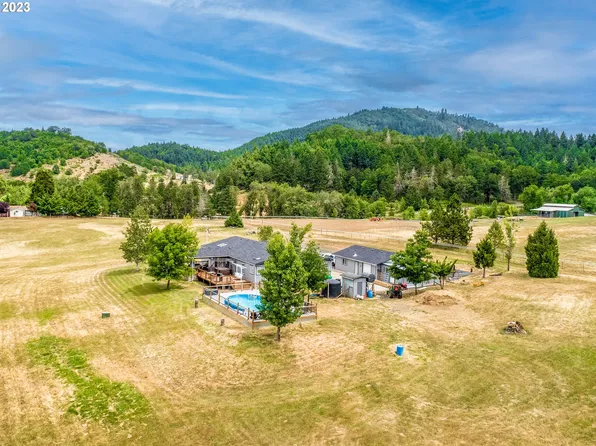 181 Escondido Dr, Umpqua, OR 97486