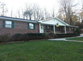 1527 E Brow Rd, Signal Mountain, TN 37377