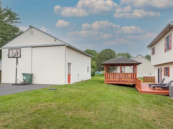3rd image of 5805 W Donnagail Dr