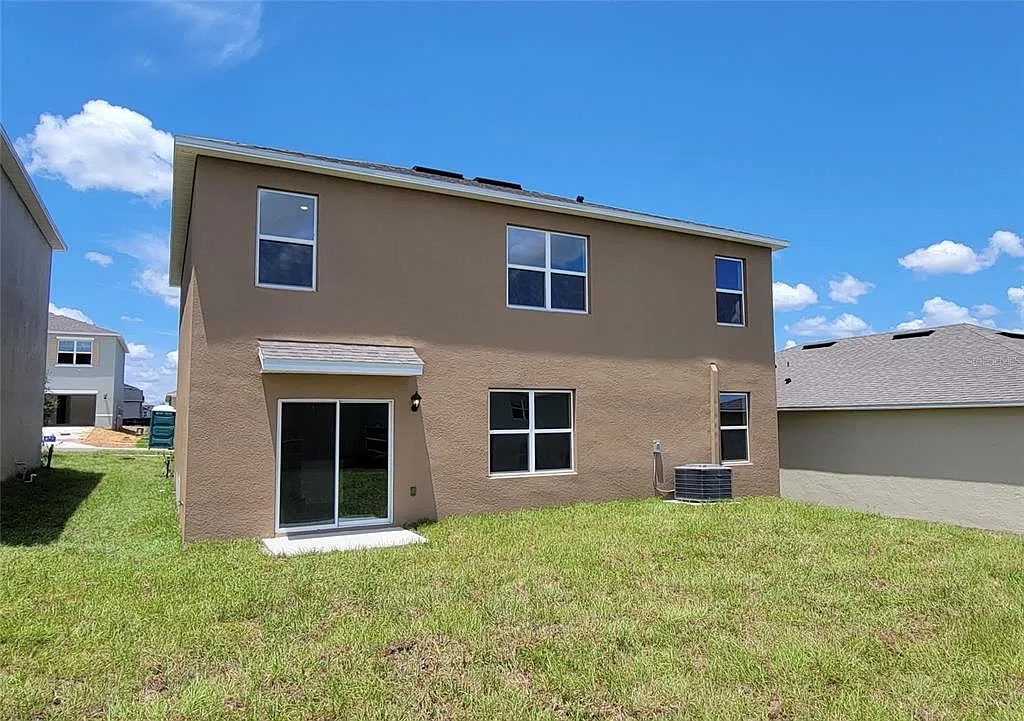 5 bed, 3.0 bath, 2696 sqft, $2,525 — Photo 2