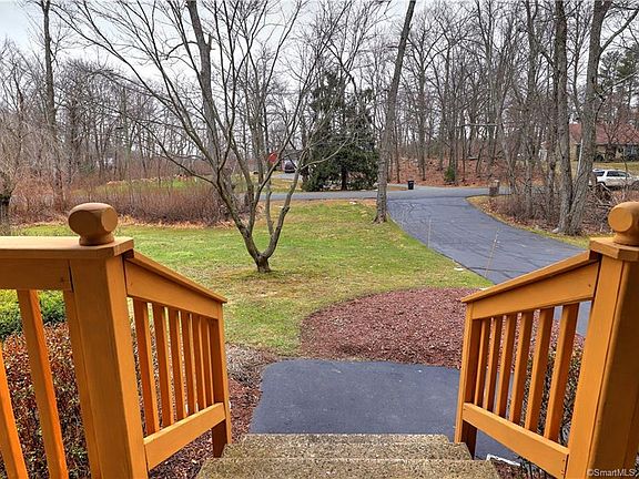 3rd image of 27 Deerfield Ln