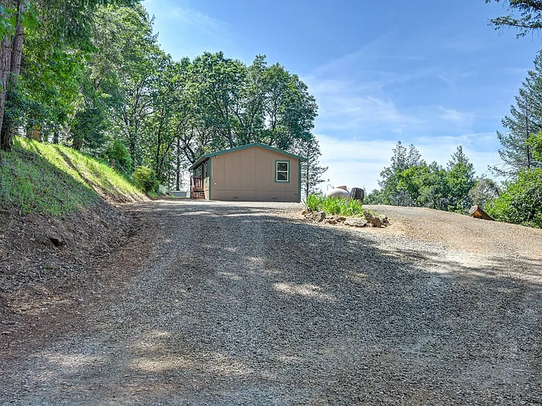 1940 Sliger Mine Rd — Photo 16