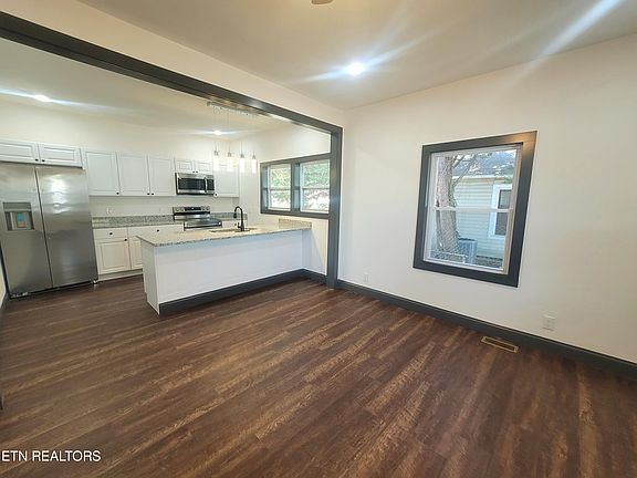 4th image of 2316 Mitchell St