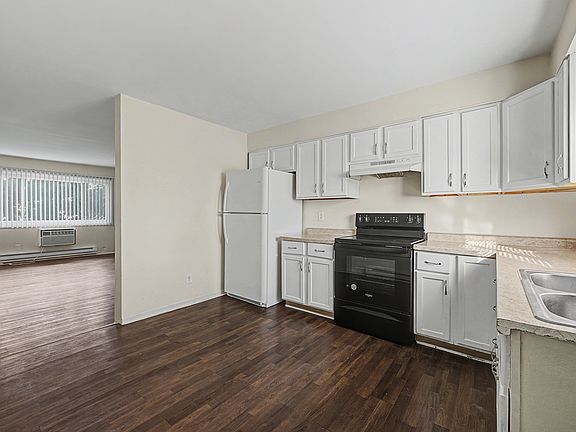4th image of 131 N Lincolnway APT 4