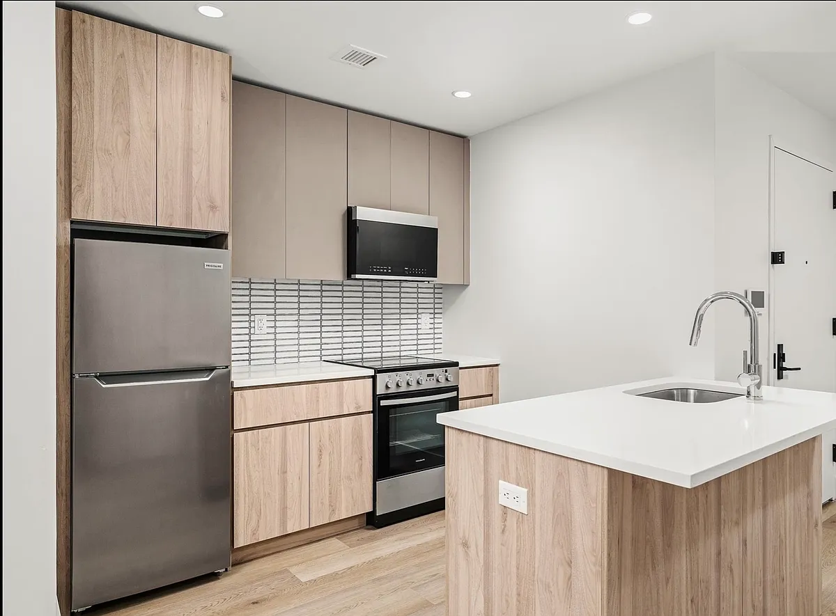Building Photo - 132 Willis Ave #6A